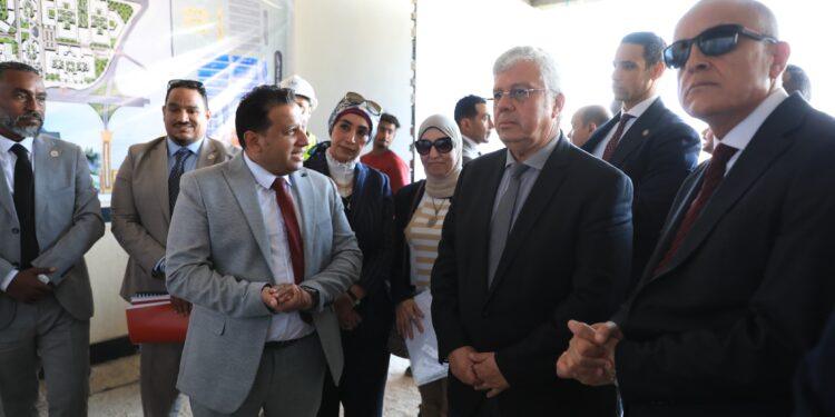 وزير التعليم العالي ومحافظ الأقصر ورئيس الجامعة يتفقدون المشروعات الجاري تنفيذها بجامعة الأقصر بتكلفة 2 مليار و377 مليون جنيه