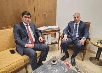 السفير الطاجيكي يلتقى مع مساعد وزير الخارجية