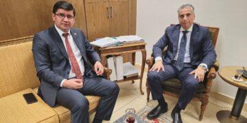 السفير الطاجيكي يلتقى مع مساعد وزير الخارجية