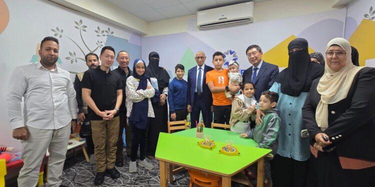 بالصور ..السفير السنغافوري بمصر دومينيك جوه يزور مستشفى العريش العام