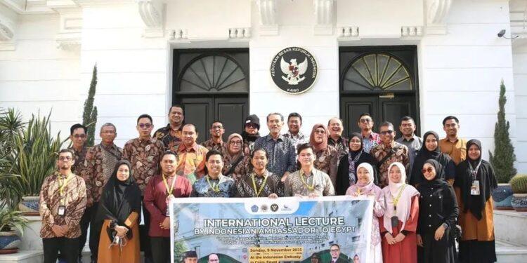 السفارة الإندونيسية بالقاهرة تستضيف ندوة حول التعاون الدولي: البحث، وخدمة المجتمع، والمشاركة الصناعية في مصر.