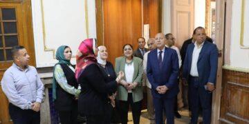 محافظ القاهرة ومديرة تعليم القاهرة يتفقدان إستعدادات المدارس لإنتخابات مجلس النواب