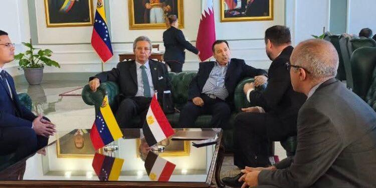 السفير أشرف منير يصل إلى فنزويلا للمشاركة في فعاليات الاحتفال بالذكرى الـ75 للعلاقات الدبلوماسية بين فنزويلا ومصر