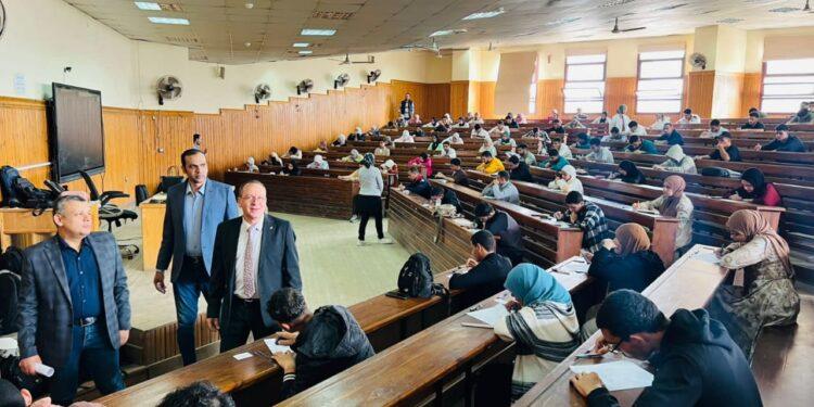 رئيس جامعة الدلتا التكنولوجية يتابع سير اختبارات منتصف الفصل الدراسى الأول (الميد ترم)للعام الجامعى 2025/2026