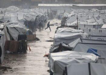 الأونروا: مئات آلاف النازحين في غزة يواجهون الشتاء بلا مأوى ولا مقومات للحياة