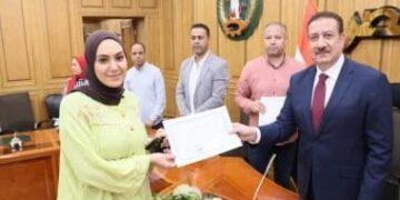 محافظ المنوفية يسلم شهادات تدريب ومكافأة مالية لـ30 فتاة من خريجات التدريب المهنى