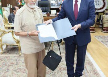 محافظ المنوفية يسلّم 11 عقد تقنين لأراضى أملاك الدولة للمستوفين للاشتراطات