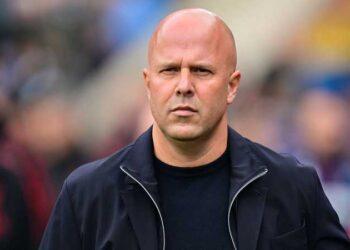 تقرير يوضح لحظة “انقلاب” سلوت على محمد صلاح