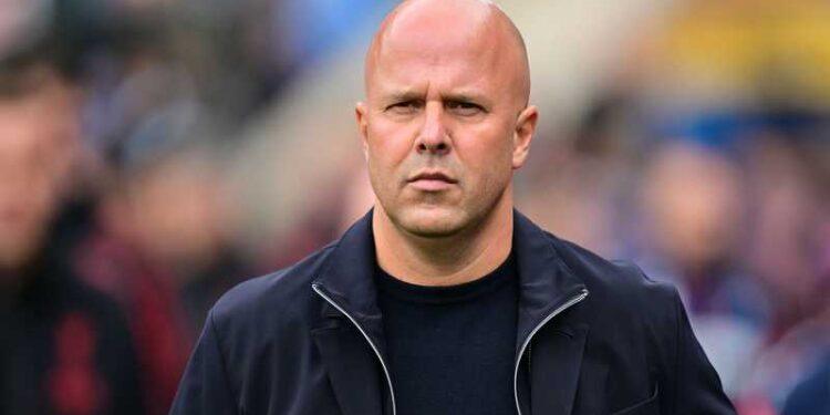 تقرير يوضح لحظة “انقلاب” سلوت على محمد صلاح