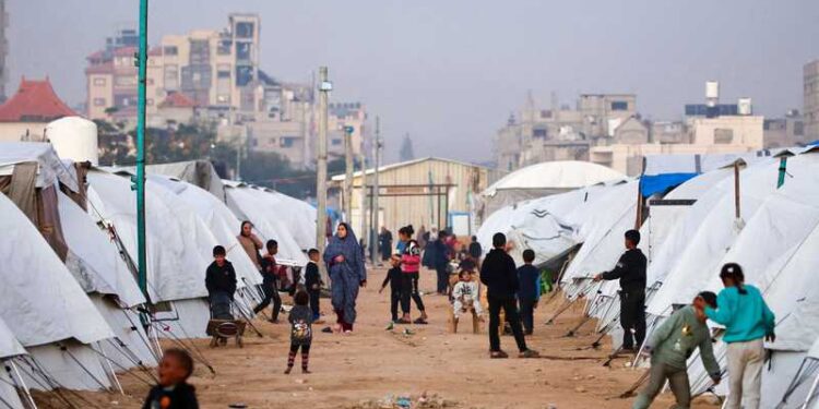 غزة.. خيام بالية وأمطار وعائلات كاملة في العراء