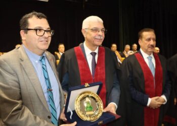 في عيدها الـ49 رئيس جامعة المنوفية يكرم الدكتور أيمن الباز وأوائل الخريجين ورواد البحث والنشر الدولي