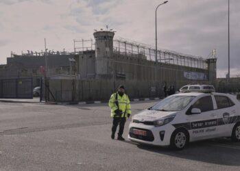 اغتصاب وتعذيب جنسي لصحفي فلسطيني داخل معتقل إسرائيلي يفقده توازنه العقلي