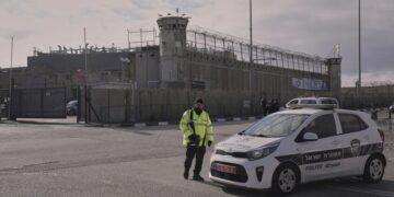 اغتصاب وتعذيب جنسي لصحفي فلسطيني داخل معتقل إسرائيلي يفقده توازنه العقلي