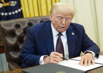 إدارة ترامب توقف رسميا إجراءات الهجرة والتجنيس من 19 دولة