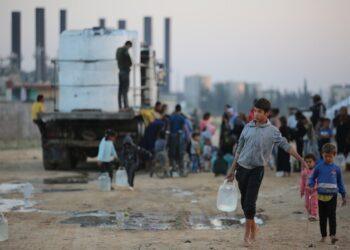 104 شاحنات من أصل 660: أزمة غاز خانقة تهدد مليوني فلسطيني في قطاع غزة