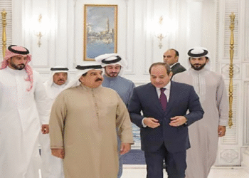 السيسي وملك البحرين يؤكدان حتمية إعادة إعمار غزة وتنفيذ اتفاق ترامب كاملا