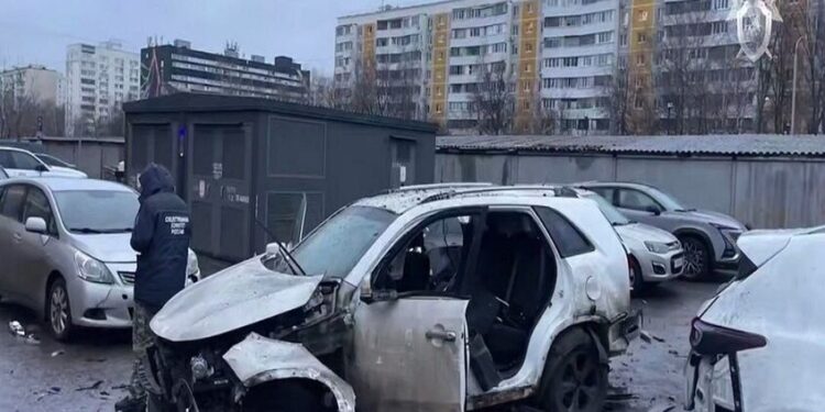 مقتل ضابط رفيع في هيئة الأركان العامة الروسية جراء تفجير سيارته في موسكو ( صور )