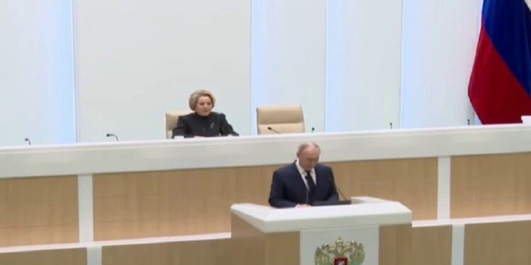 بحضور بوتين.. مجلس الفدرالية يوصي الخارجية بمواصلة الحوار مع واشنطن وتحقيق التسوية في أوكرانيا