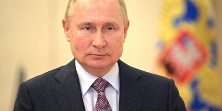 بوتين يوقع قانونا يحظر تنفيذ قرارات المحاكم الأجنبية في روسيا