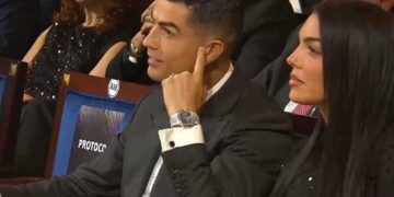 كريستيانو رونالدو يثير الجدل في حفل غلوب سوكر.. هل تزوج سرا من جورجينا؟ ( فيديو )