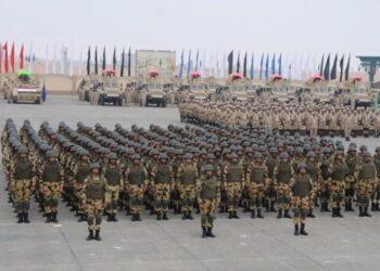 “هل هي رسالة تهديد؟”.. الإعلام العبري يرصد وصول وحدات مظليين وكوماندوز مصرية إلى شرق سيناء