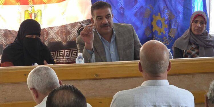 تخت عنوان ( أهل إدكو صوتك مسموع ) اللواء أ.ح خالد رسلان رئيس مركز ومدينة إدكو يلتقى بالمواطنين (صور)