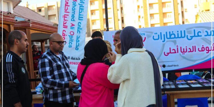 الكشف على ألف مواطن خلال قافلة نادى الغردقة الرياضى لأمراض العيون خلال يومين.