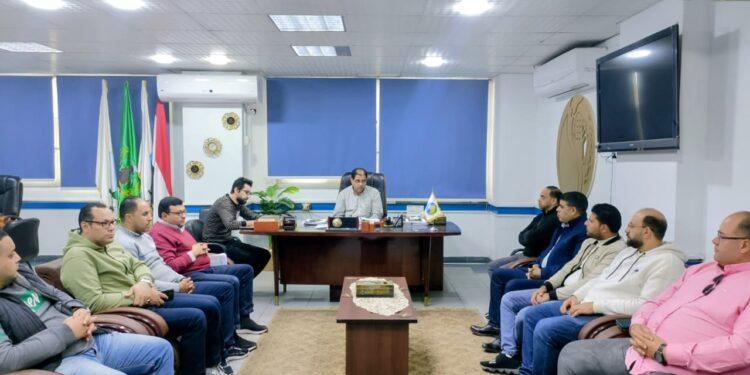 رئيس مياه المنوفية يجتمع برؤساء الأفرع لمناقشة استعدادات الشركة لموسم الأمطار .