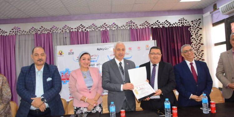 فوز كلية الطب والتجارة بالمراكز الأولى فى مسابقة الطالب والطالبة المثاليين للعام الجامعي 2025/2026 ..جامعة أسيوط