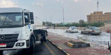 مياه البحر الاحمر تسحب مياه الأمطار بعدة مناطق بالغردقة وتواصل إعلان حالة الطوارئ