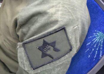 فضيحة داخل صفوف الجيش الإسرائيلي: جنود يضعون رمز حزب “كاخ” الإرهابي على بزّاتهم العسكرية