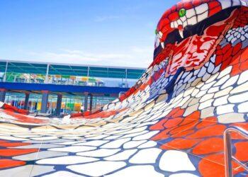 احتفالا بعيد ميلادها الثالث.. ظهور «الكينج كوبرا» كحارس لأكبر مدينة العاب ترفيهية بالغردقة