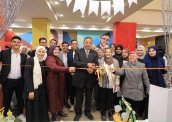 من الطبيعة إلى الصيدلة.. طلبة جامعة المنصورة الجديدة يبدعون في تصنيع منتجات الزيوت العطرية داخل معامل الكلية