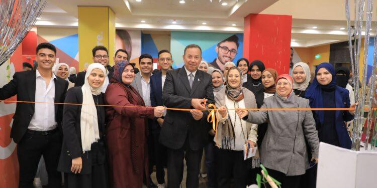 من الطبيعة إلى الصيدلة.. طلبة جامعة المنصورة الجديدة يبدعون في تصنيع منتجات الزيوت العطرية داخل معامل الكلية