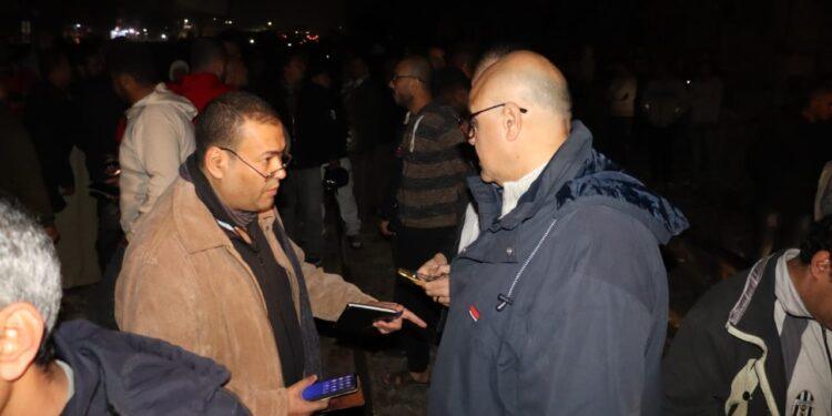 محافظ القليوبية ومدير الامن يتابعان حادث تساقط حاويات من قطار بضائع بطوخ دون خسائر بشرية او إصابات ( صور )