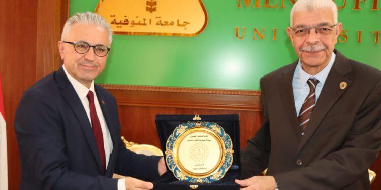 رئيس جامعة المنوفية يستقبل المستشار التعليمي بسفارة الجمهورية التركية بالقاهرة ويبحث سبل التعاون المشترك