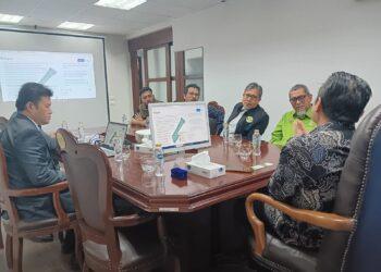 سفير ماليزيا بمصر يناقش المساعدات الإنسانية وتوصيل السلع الضرورية مع إحدى المؤسسات الخيرية الماليزية لقطاع غزة