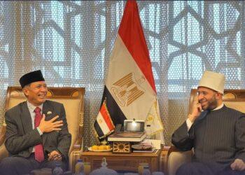 سفير إندونيسيا بمصر يلتقى مع وتير الاوقاف أسامة الأزهري