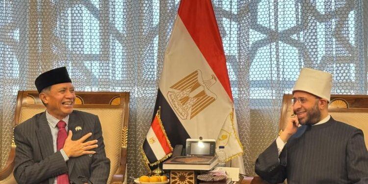 سفير إندونيسيا بمصر يلتقى مع وتير الاوقاف أسامة الأزهري