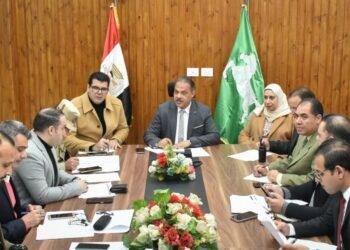 محافظ الشرقية يُتابع مع غرفة العمليات الرئيسية برئاسة مجلس الوزراء ووزارة التنمية المحلية إنتظام سير اليوم الأول بجولة الإعادة بالمرحلة الثانية لإنتخابات مجلس النواب ٢٠٢٥