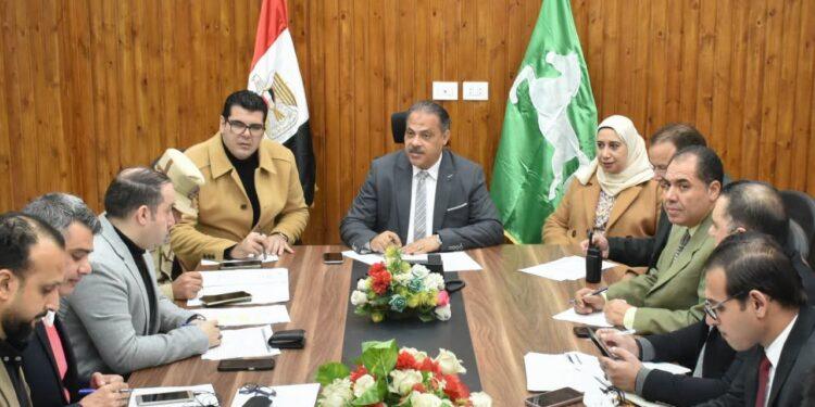 محافظ الشرقية يُتابع مع غرفة العمليات الرئيسية برئاسة مجلس الوزراء ووزارة التنمية المحلية إنتظام سير اليوم الأول بجولة الإعادة بالمرحلة الثانية لإنتخابات مجلس النواب ٢٠٢٥