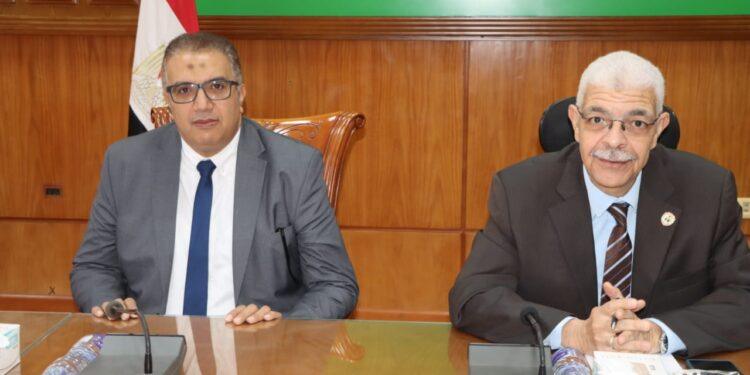 رئيس جامعة المنوفية يجتمع بفريق العمل الجديد بمعهد الأورام ويؤكد أهمية المعهد كصرح طبي وبحثي وتعليمي متكامل