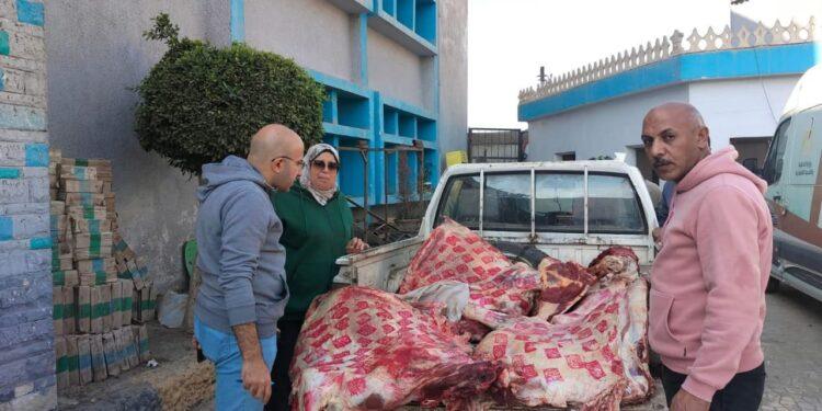 ضبط أكثر من 500 كيلوجرام لحوم غير صالحة للاستهلاك خلال حملة تفتيش في قويسنا