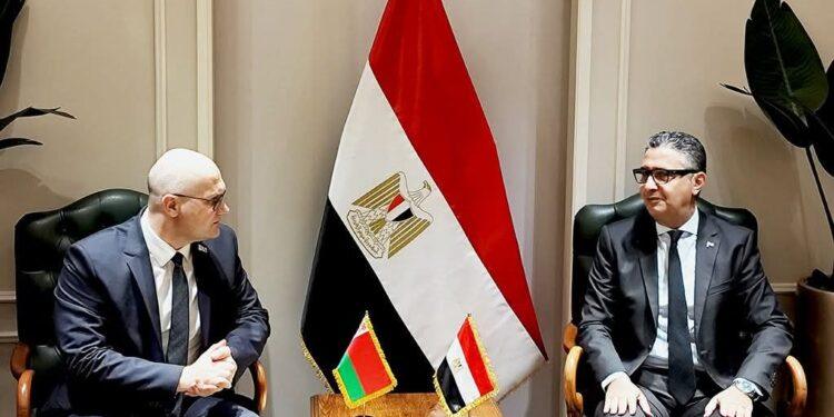 سفير بيلاروسيا فى مصر يلتقى وزير التموين شريف فاروق