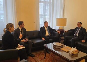 السفير المصري لدى روسيا يستقبل وزير العلاقات الاقتصادية الدولية بمقاطعة “سفيردلوفسك” الروسية