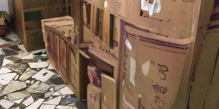 صحة القليوبية تداهم أحد مصانع تعبئة الزيوت الغير مرخصه وتضبط 3 طن زيت طعام مجهول المصدر وغير مطابق للمواصفات ببنها .