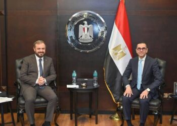 وزير الاستثمار والتجارة الخارجية يستقبل وزير الاقتصاد بجمهورية أرمينيا لبحث سبل تعزيز العلاقات الاقتصادية بين البلدين