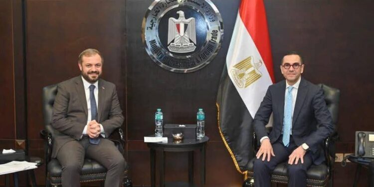 وزير الاستثمار والتجارة الخارجية يستقبل وزير الاقتصاد بجمهورية أرمينيا لبحث سبل تعزيز العلاقات الاقتصادية بين البلدين