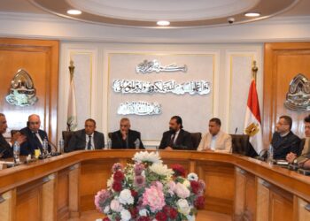 لجنة تجار الملابس الجاهزة تبحث تسهيل إجراءات تراخيص المحال التجارية والصناعية