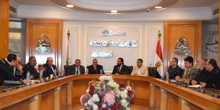 لجنة تجار الملابس الجاهزة تبحث تسهيل إجراءات تراخيص المحال التجارية والصناعية